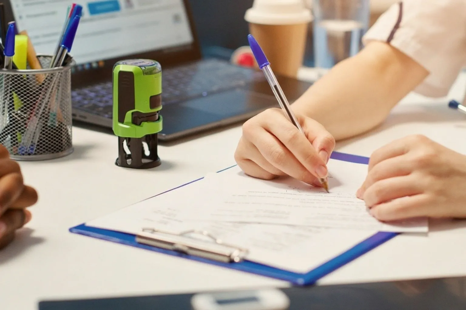 Росздравнадзор создаст единый реестр клиник для медосвидетельствования иностранцев